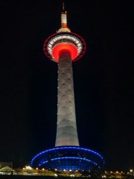  Kyoto tower by night 